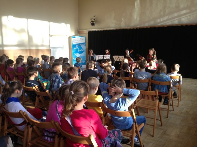 NIE BOJĘ SIĘ MUZYKI - koncert muzyki klasycznej w MDK 2 dla szkół i przedszkoli, 5.11.2014 r. Prowadzenie: Fundacja Fabryka Sztuki. http://www.niebojesiemuzyki.pl/